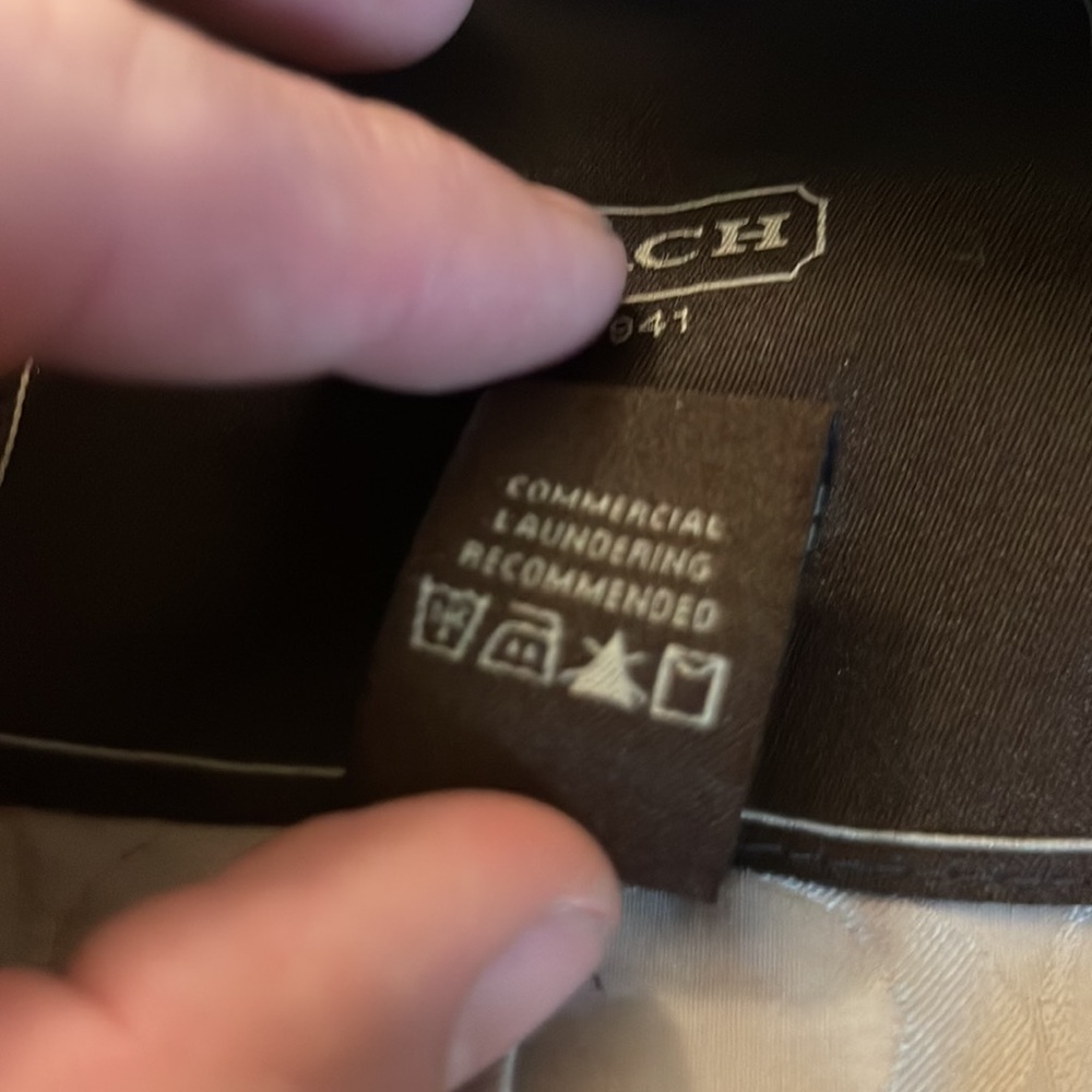 Coach trench coat size large… excellent condition with no holes tears or fading - Picture 6 of 7